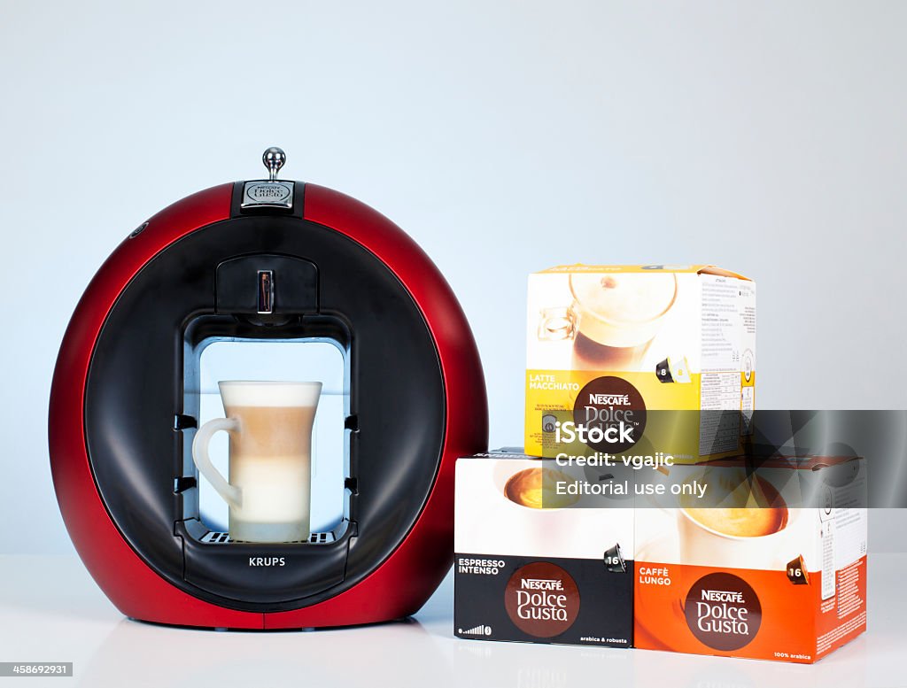 Wanten overzee Overvloedig Krups Nescafe Dolce Gusto Circolo Coffee Machine And Capsules Stock Photo -  Download Image Now - iStock