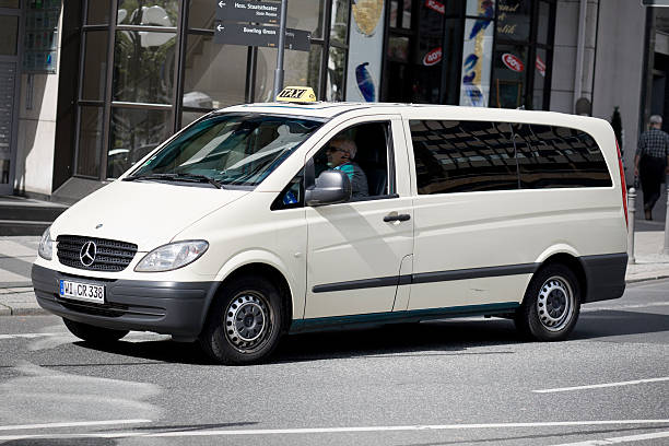 mercedes-benz vito táxi - ral - fotografias e filmes do acervo