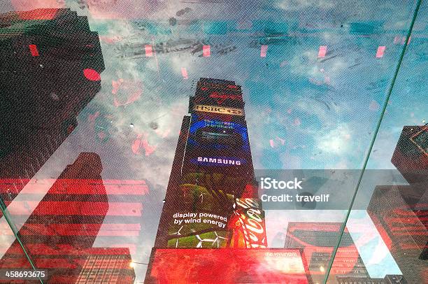 Times Square Odbiciadrapacze Chmur Z Billboardy - zdjęcia stockowe i więcej obrazów Architektura - Architektura, Bez ludzi, Billboard