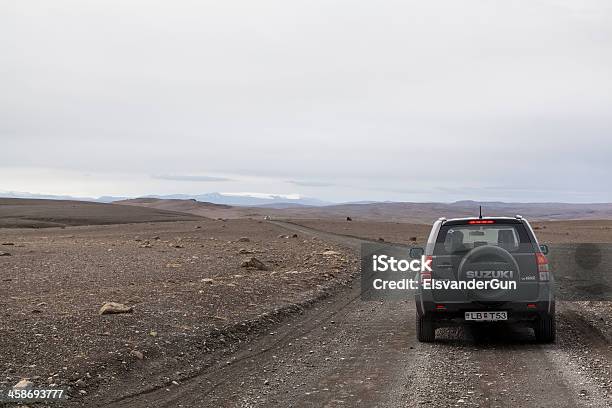 Вождение На Дороге С 4 X 4 — стоковые фотографии и другие картинки 4х4 - 4х4, Central Iceland, Автомобиль