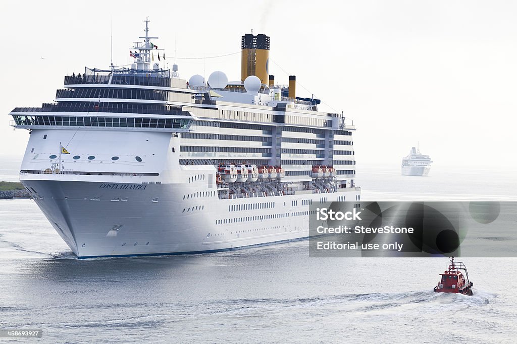 Nave da crociera Costa Altantica arrivando Copenhagen Baltico - Foto stock royalty-free di Nave da crociera