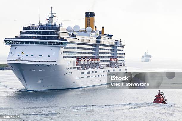 クルーズ船の到着altantica コペンハーゲンバルティック - クルーズ船のストックフォトや画像を多数ご用意 - クルーズ船, バルト三国, 船首