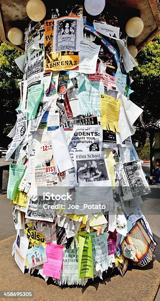 Notifiche Di Studente - Fotografie stock e altre immagini di Bacheca - Bacheca, Città universitaria, Università