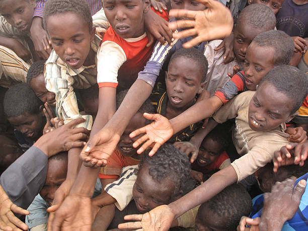 dadaab flüchtlingslager in somalia - afrikanischer volksstamm stock-fotos und bilder