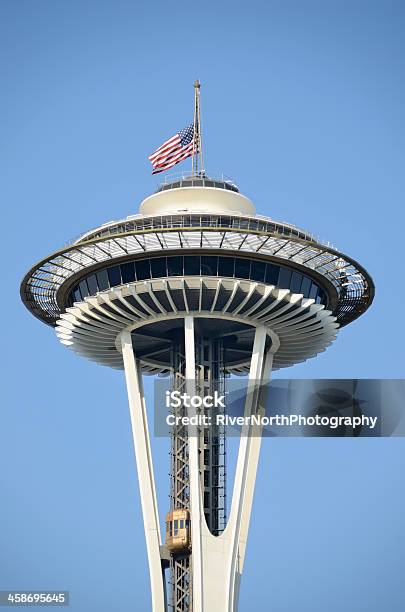 Agulha Do Espaço De Seattle - Fotografias de stock e mais imagens de Arquitetura - Arquitetura, Azul, Bandeira