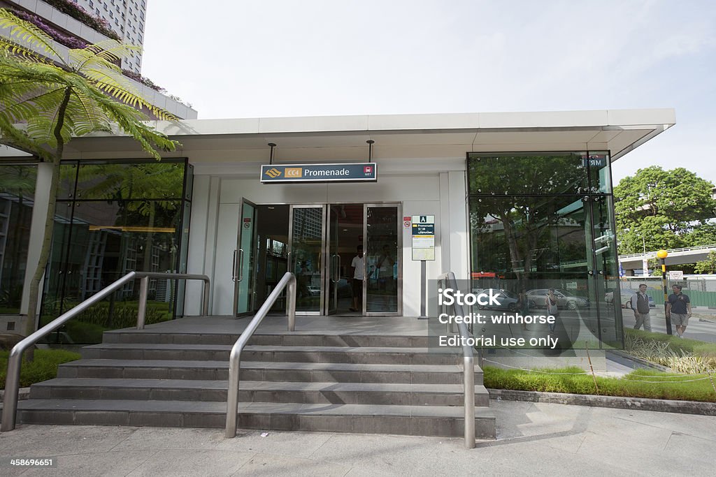 Promenade la Station MRT de Singapour - Photo de Arrivée libre de droits