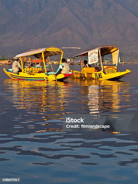 Shikara - Fotografias de stock e mais imagens de Lago Dal - Lago Dal, Srinagar, Aldeia