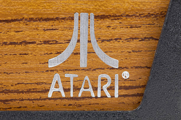 atari gra wideo logo firmy - kabuki zdjęcia i obrazy z banku zdjęć