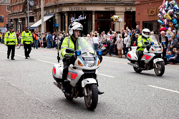 policía motorbikes - editorial crowd driver people fotografías e imágenes de stock