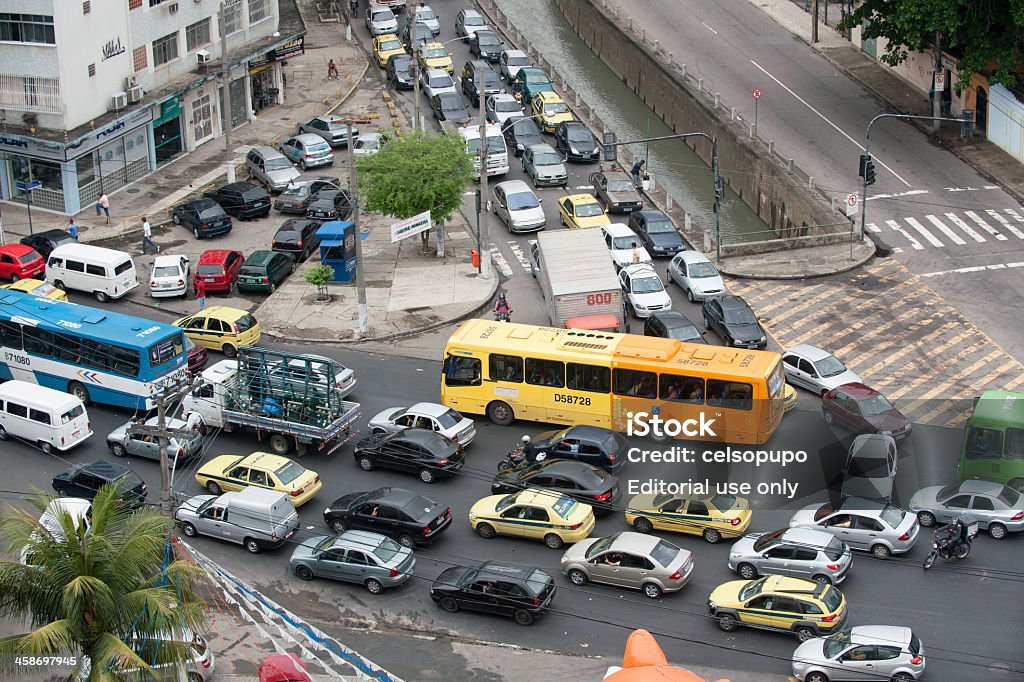 En Transit - Photo de Circulation routière libre de droits