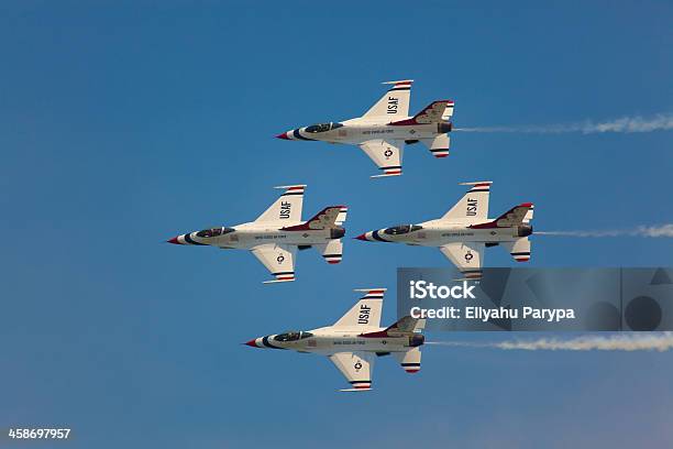 Usaf Thunderbirds - Fotografias de stock e mais imagens de Air Force Thunderbirds - Air Force Thunderbirds, Amarelo, Arranjo