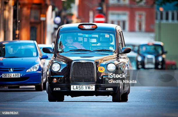 London Black Cab Stockfoto und mehr Bilder von Londoner Taxi - Londoner Taxi, London - England, Asphalt