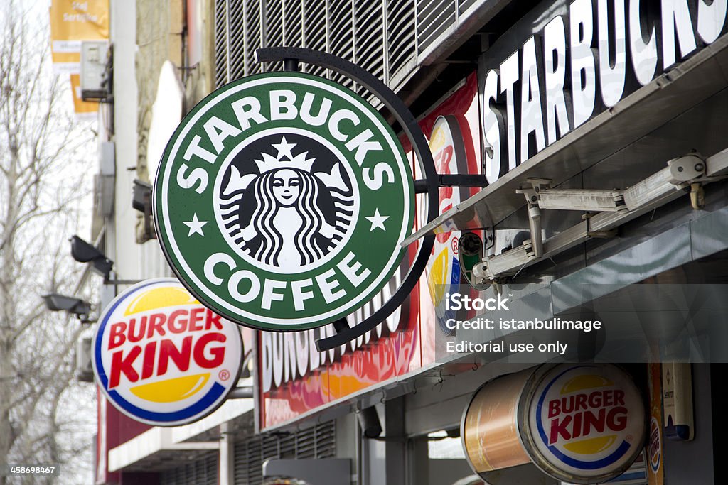 Caffè di Starbucks e Burger King-segnale inglese - Foto stock royalty-free di Affari