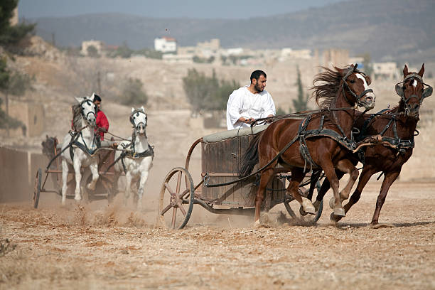 roman geral em sua carruagem-jerash, jordânia - chariot - fotografias e filmes do acervo