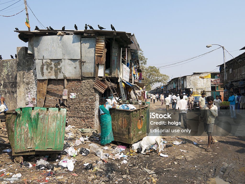 ダーラーヴィースラム街の風景、ムンバイ,インド - スラム街のロイヤリティフリーストックフォト
