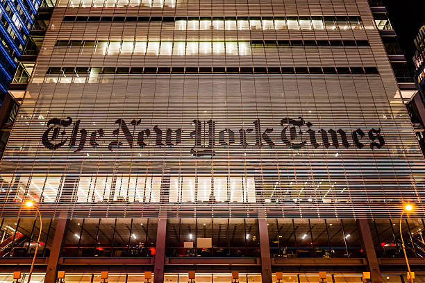 der new-york-times-bürogebäude, manhattan, nyc - times up stock-fotos und bilder
