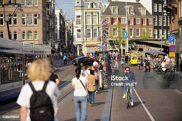 Escena De La Calle De Amsterdam Foto de stock y más banco de imágenes de Ciudad - Ciudad, Grupo multiétnico, Países Bajos