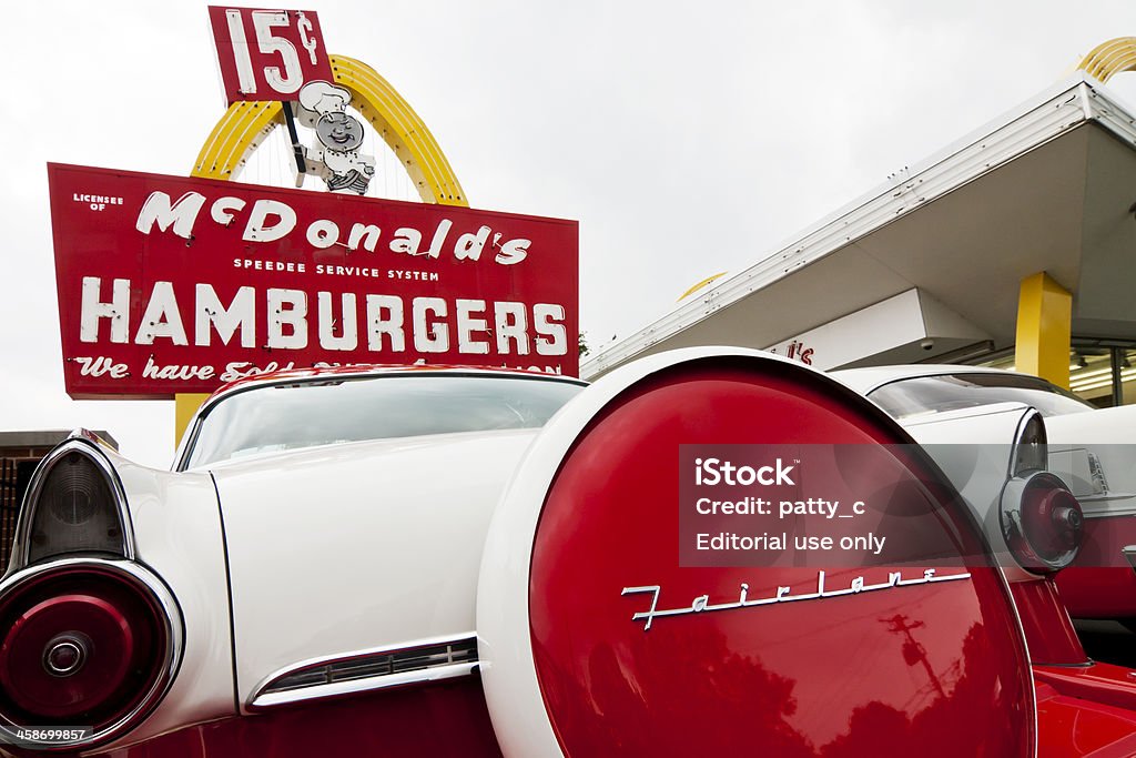 1950년대 McDonald's - 로열티 프리 Ford Fairlane 스톡 사진