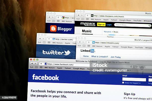 Sites De Redes Sociais No Ecrã Do Computador - Fotografias de stock e mais imagens de MySpace - MySpace, Música, Blogar