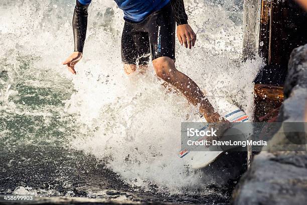 Photo libre de droit de Almkanal Surf Sur La Rivière banque d'images et plus d'images libres de droit de Activité - Activité, Adulte, Autriche