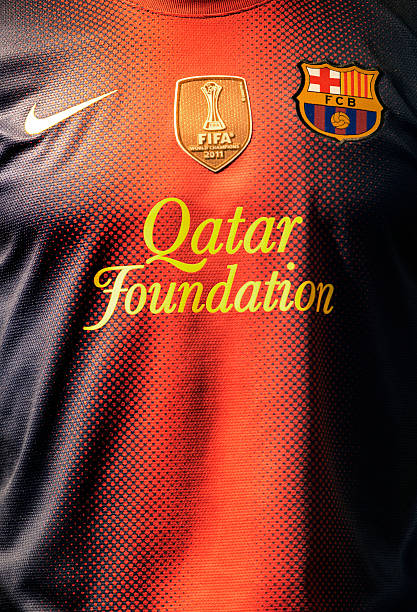 t-shirt fc barcelone - barcelona fc photos photos et images de collection