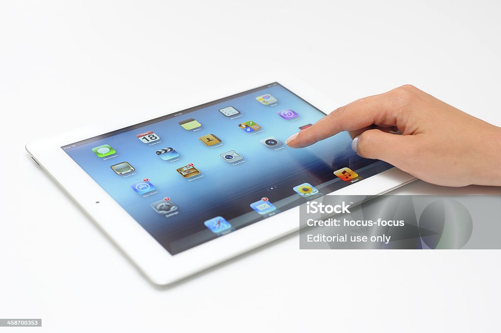 Tocar iPad 3 - Foto de stock de Adulto royalty-free