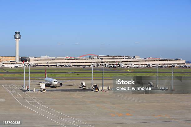 Tokyo International Airport In Japan - zdjęcia stockowe i więcej obrazów Azja - Azja, Biznes, Budynek związany z transportem
