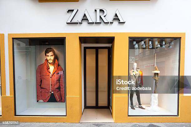 Foto de Zara Compras Em Sevilha Espanha e mais fotos de stock de Andaluzia - Andaluzia, Cidade, Cor Preta
