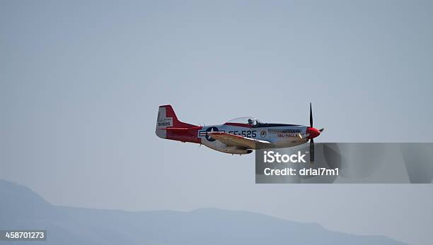 P 51 Mustang Em Voo - Fotografias de stock e mais imagens de Abbotsford - Abbotsford, Avião, Avião Propulsor