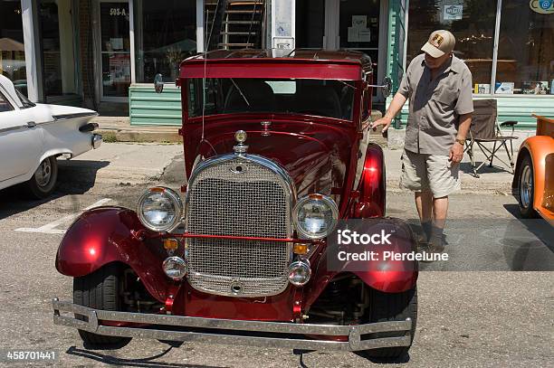 Rojo Shinning Estadounidense De Automóviles Antiguos Año 1930 Foto de stock y más banco de imágenes de Coche de época