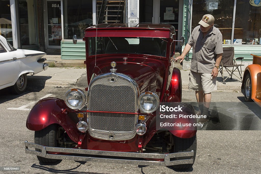 red shinning American Vintage car anos 1930 - Foto de stock de Carro antigo royalty-free