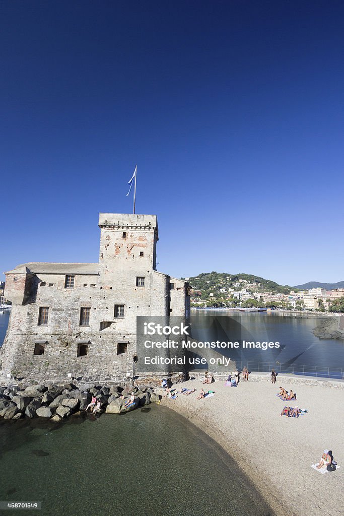 Rapallo castello sulla Riviera di Levante, Italia - Foto stock royalty-free di Abbronzarsi