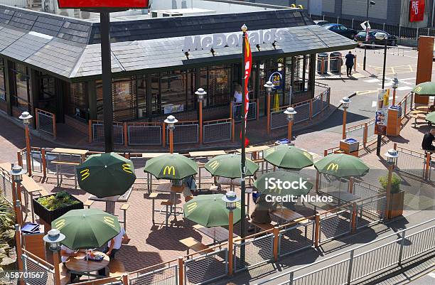 Mcdonalds Restauracji Brighton Marina Anglia - zdjęcia stockowe i więcej obrazów McDonald's - McDonald's, Stół, Budynek z zewnątrz