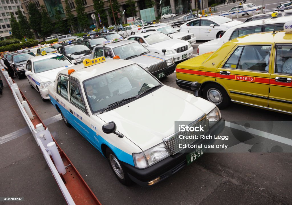 Taxi linea alla stazione di Tokyo - Foto stock royalty-free di Cultura giapponese