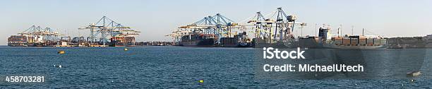 Gehen Containerschiffe Und Den Hafen Stockfoto und mehr Bilder von Behälter - Behälter, CMA CGM, Container