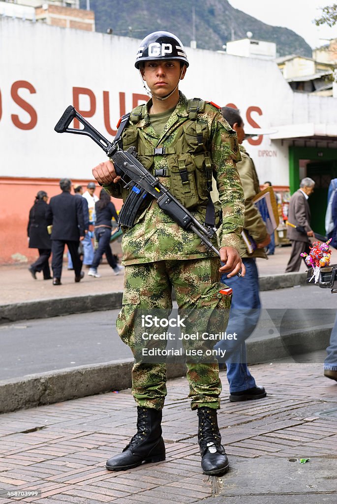 Colombian soldier w Bogocie - Zbiór zdjęć royalty-free (Siły zbrojne)