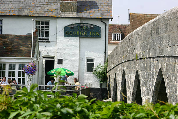 fordingbridge na nova floresta, inglaterra - gastro pub imagens e fotografias de stock