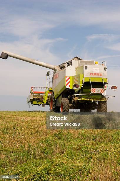 Photo libre de droit de Claas Lexion Moissonneusebatteuse banque d'images et plus d'images libres de droit de Activité - Activité, Agriculture, Automne