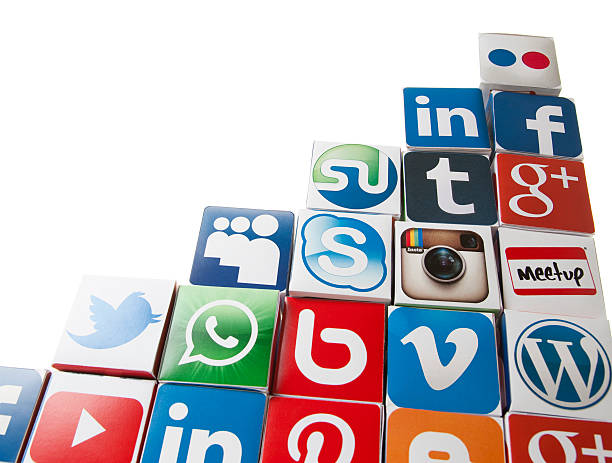 social-media-würfel - google blog social networking symbol stock-fotos und bilder