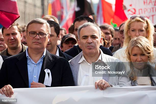 Garry Kasparov Y Mikhail Kasyanov En Marzo De Millones Foto de stock y más banco de imágenes de Garry Kasparov