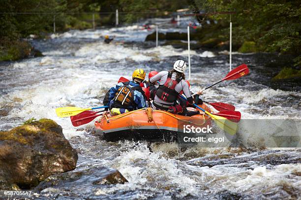 Whitewater Rafting Rio Tryweryn A Norte Do País De Gales - Fotografias de stock e mais imagens de Rafting em Rápidos