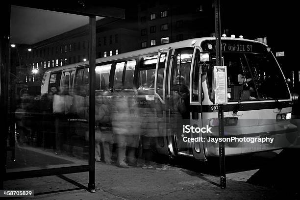 Pierwsze Na Autobusie - zdjęcia stockowe i więcej obrazów Autobus - Autobus, Jeździć, Czarno biały