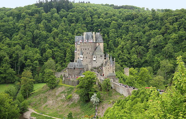 château d'eltz (château d'eltz), en allemagne. - germany fort castle german deutschemarks photos et images de collection