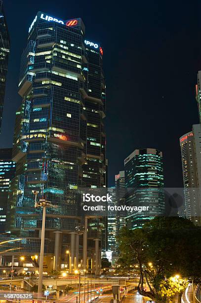 Photo libre de droit de Quartier Admiralty De Hong Kong Lippo Centre Gratteciel Illuminé La Nuit En Chine banque d'images et plus d'images libres de droit de Acier