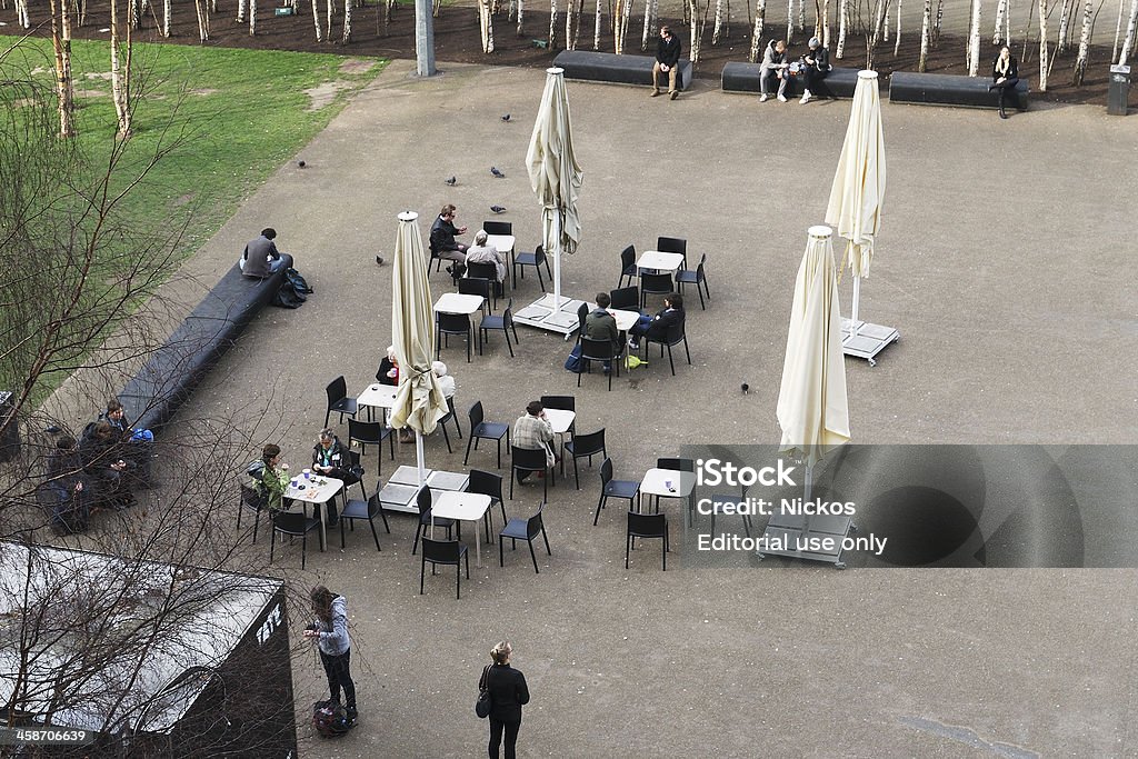 Café au Tate Modern Art Gallery. Londres.  Angleterre - Photo de Affaires libre de droits