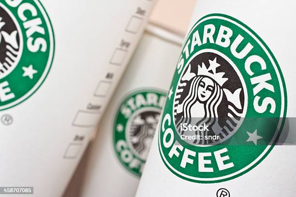 Papier Filiżanki Kawy Starbucks - zdjęcia stockowe i więcej obrazów Starbucks - Starbucks, Bez ludzi, Cafe macchiato