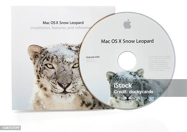 Mac Os X Snow Leopard Disc И Буклет — стоковые фотографии и другие картинки DVD-диск - DVD-диск, Без людей, Белый фон
