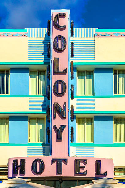 hotel colony na ocean drive em sul praia de - art deco miami florida florida apartment imagens e fotografias de stock