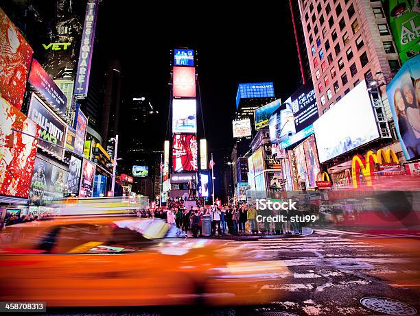 Times Square Foto de stock y más banco de imágenes de Times Square - Manhattan - Times Square - Manhattan, Anuncio, Arquitectura