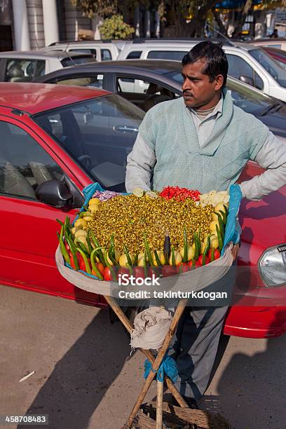 Быстрого Питания На Улице В Ньюдели Индия — стоковые фотографии и другие картинки Вегетарианское питание - Вегетарианское питание, Вертикальный, Вредное питание